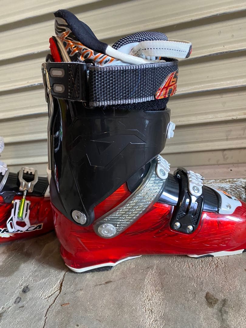 ノルディカ　ファイヤーアロー　スキーブーツ