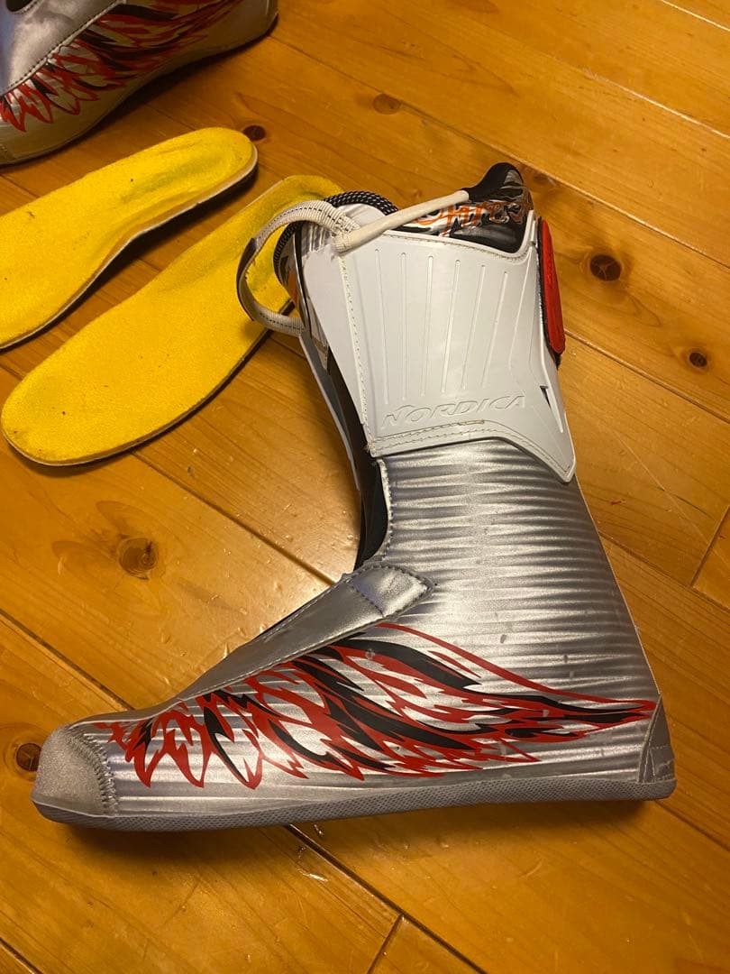 ノルディカ　ファイヤーアロー　スキーブーツ