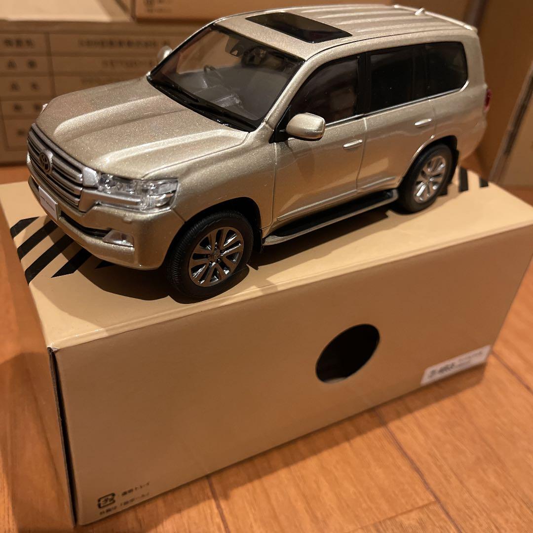 ミニカー トヨタ　ランドクルーザー200