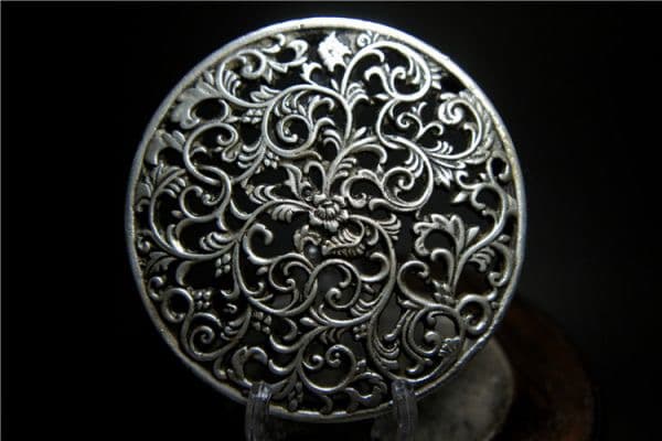 細密技巧！細工銀仕上製香炉 唐草蓋 八寶爐身 平底香爐 古道具