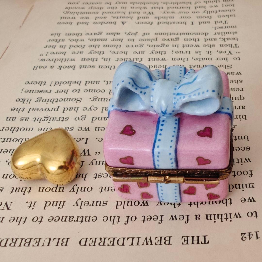 リモージュボックス　ハート柄のプレゼントボックス　フランス製　小物入れ　陶器