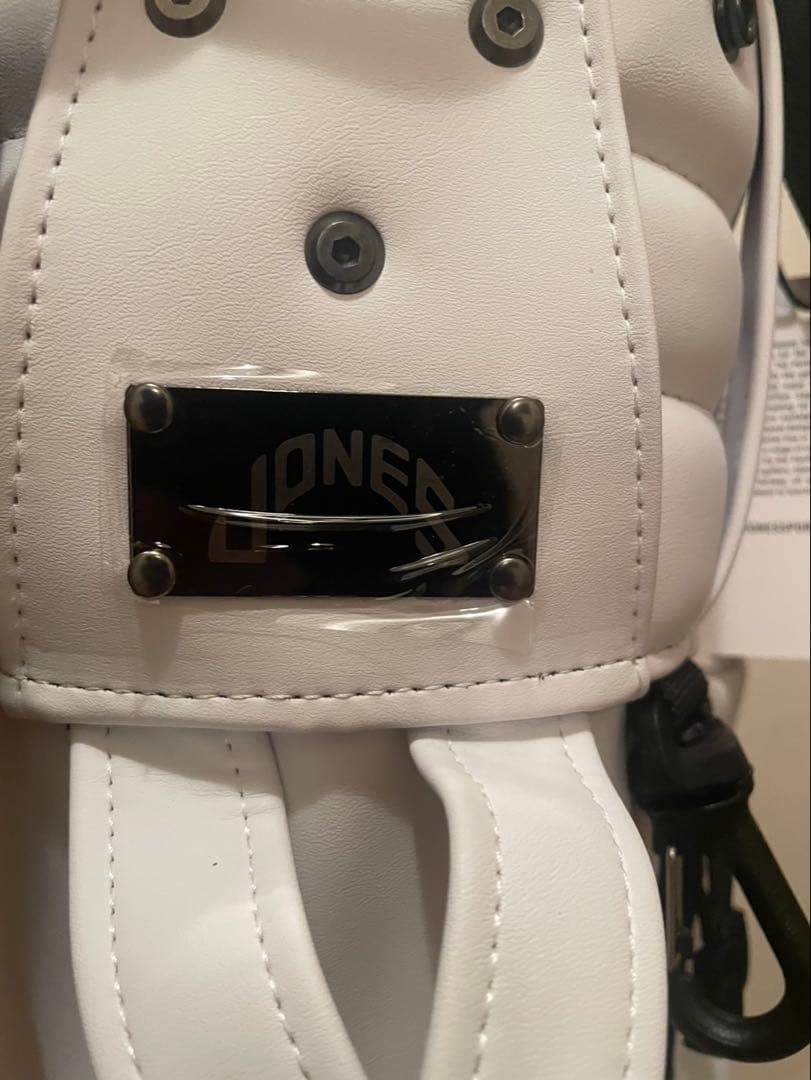 JONES ホワイト キャディバッグ　【新品未使用品】