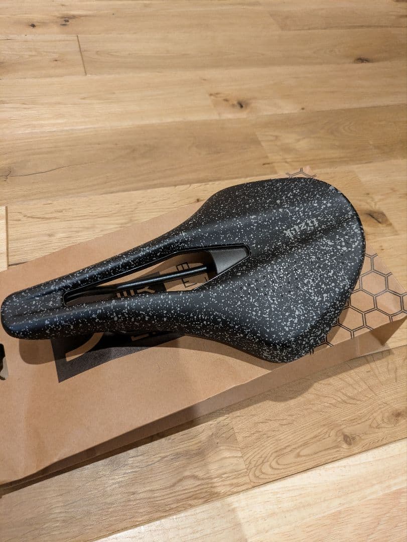 フィジーク　サドル　fizik ARGO TEMPO R3 160mm