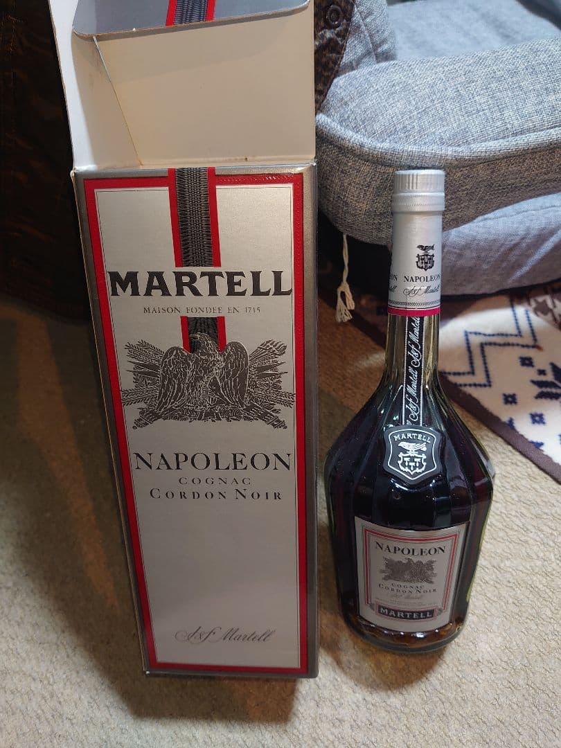 MARTELL NAPOLEON コニャック　コルドンノワール　35年以上