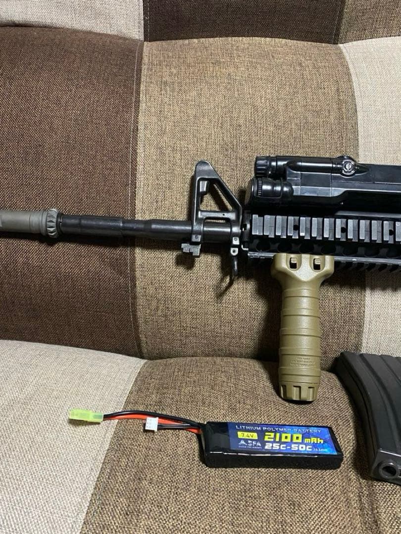 スタンダード電動ガン　M4A1美品　バッテリー、サブマガジンセット