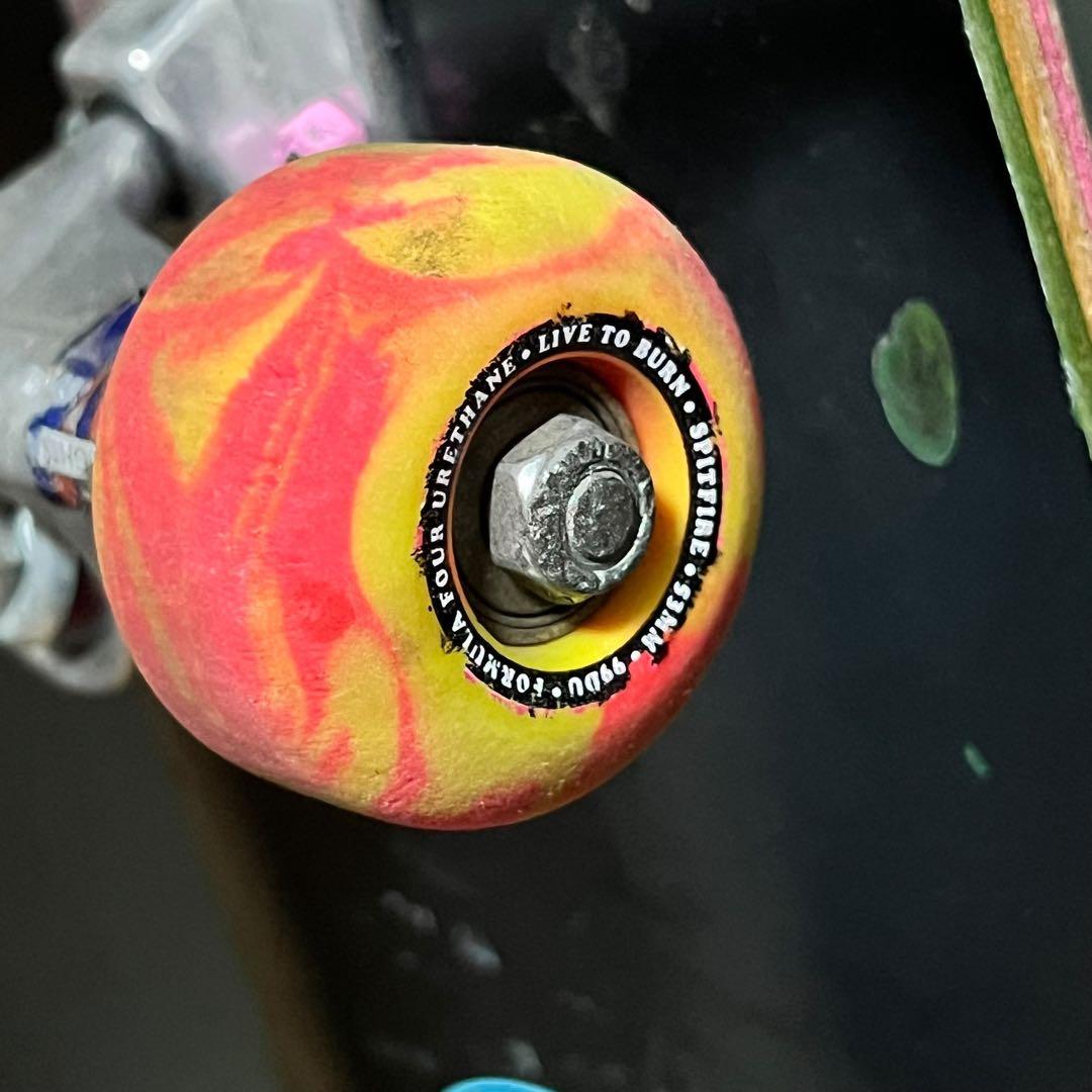 ガール スケボー　8インチ ベンチャー　スピットファイヤ　コンプリート