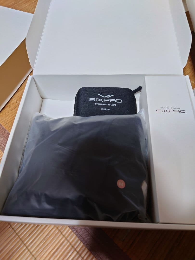 SIXPAD Power Suit トップ＆ボトムセット レディースMサイズ