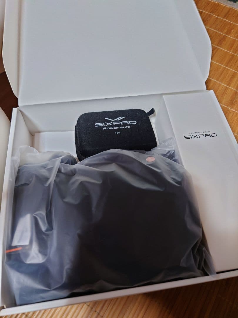 SIXPAD Power Suit トップ＆ボトムセット レディースMサイズ