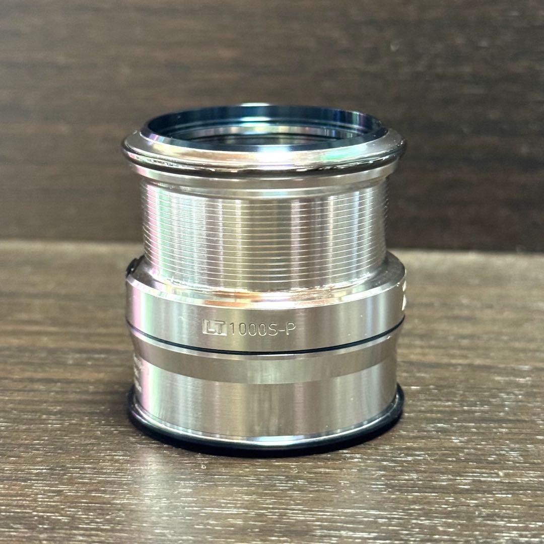 美品 ダイワ 18イグジストLT1000S-P 純正スプール