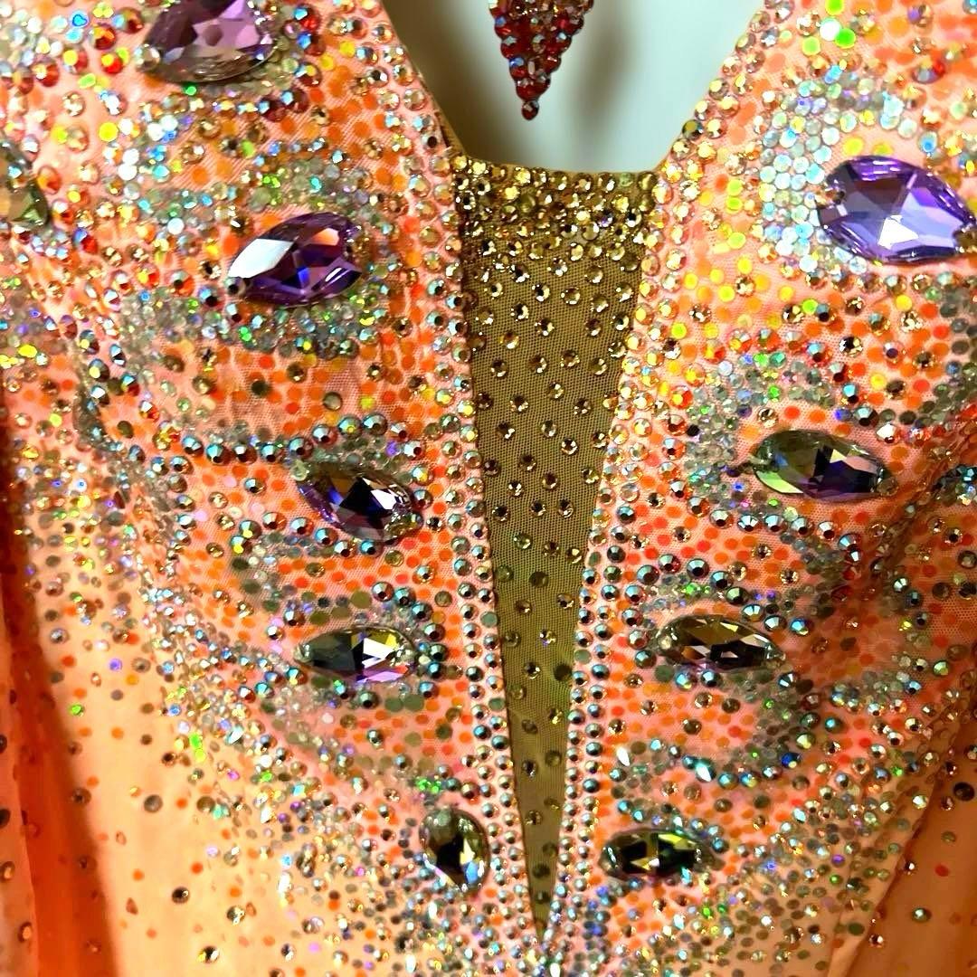 社交ダンスドレス　サーモンピンク　豪華ストーン　紫石　美品　ella 髪飾付き