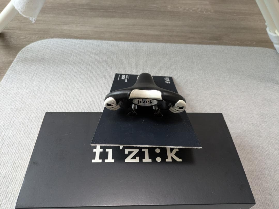 fizik Aliante GAMMA K:IUM RAIL 黒/白 サドル