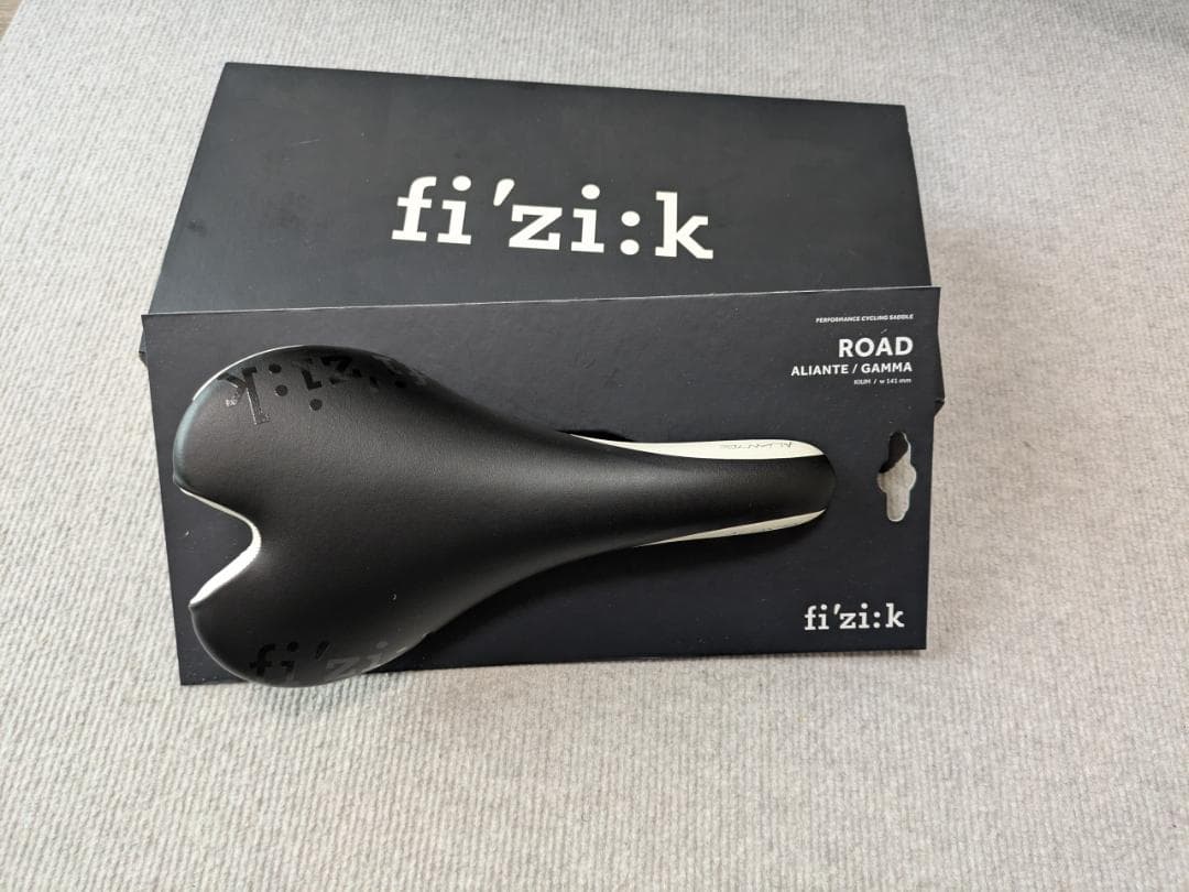 fizik Aliante GAMMA K:IUM RAIL 黒/白 サドル