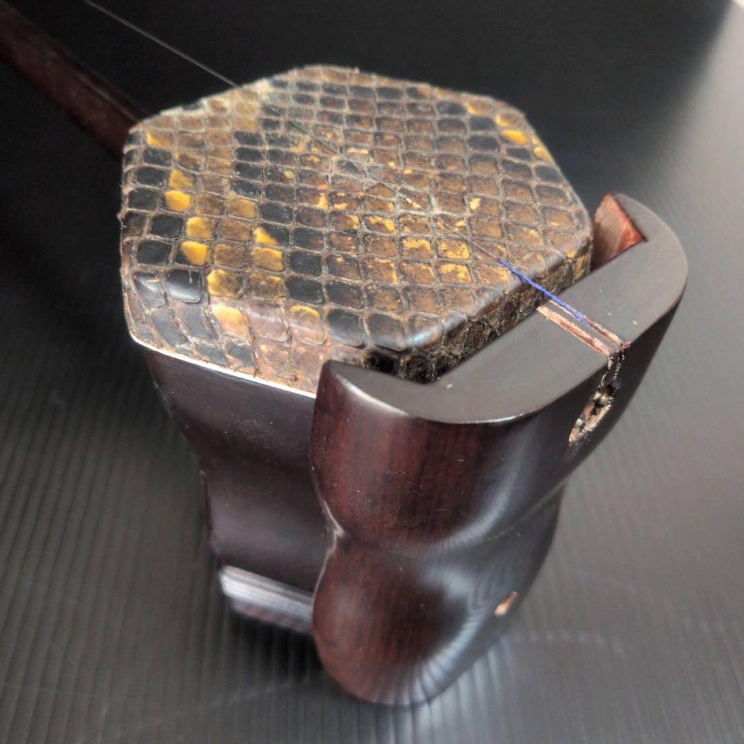 中国蘇州製 二胡 六角胴／ケース付／駒2個・未使用弦・松ヤニ付属／重量約765g