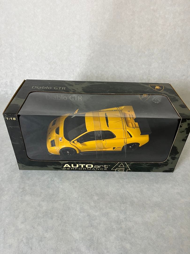 オートアート　ディアブロ　GTR スケール1/18 Diablo 黄色