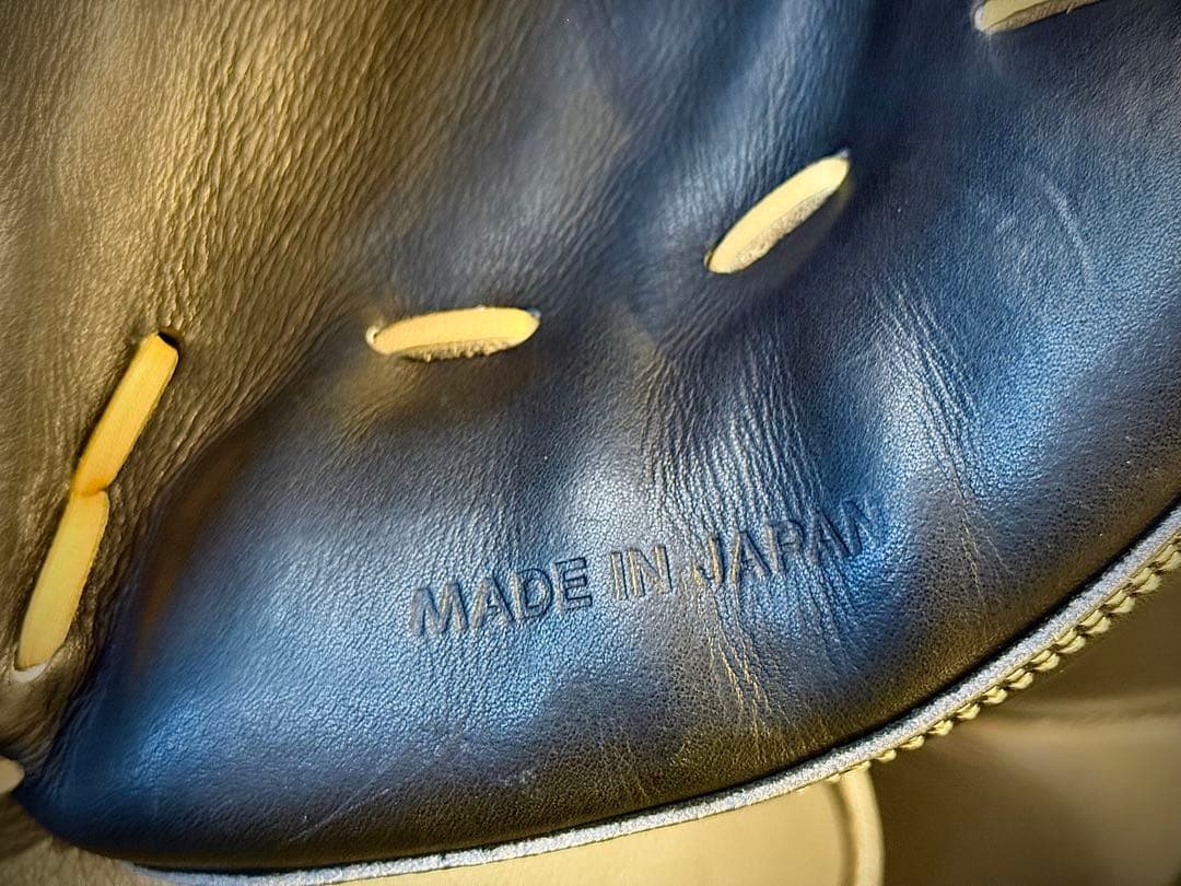 アトラクト 硬式　キャッチャーミット　貴重