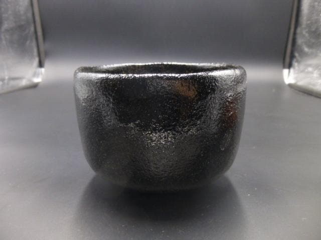 楽吉衛衛門　十代　旦入　黒茶碗／共箱／銘「雲峯」／表千家十二代　惺斎極め箱