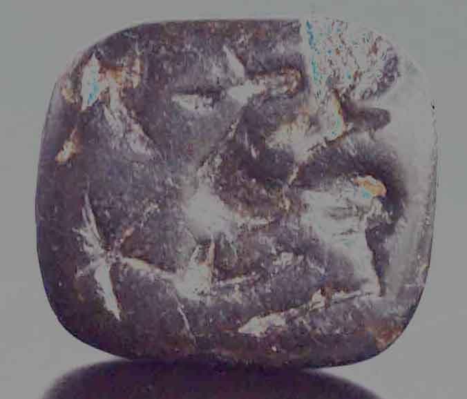 艶のある角型黒曜石に星と鹿を刻む、孔と取っ手付きスタンプ印章　古代近東印章事情
