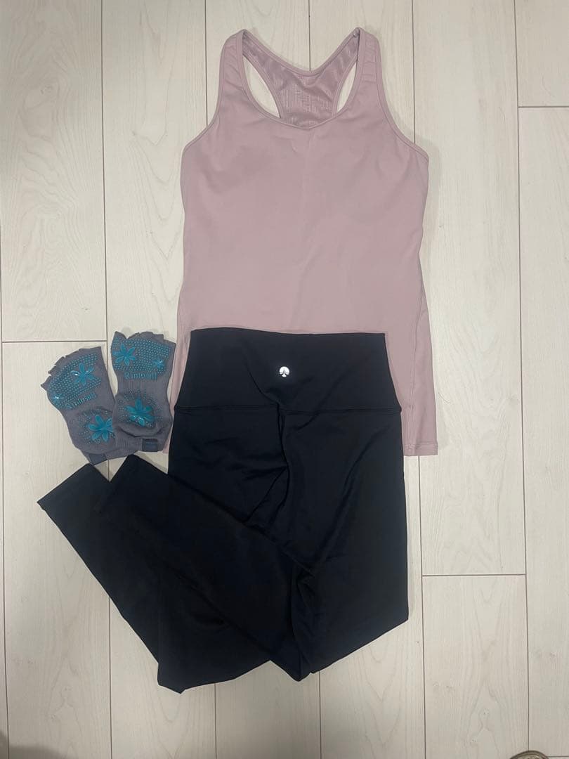 SUKALA ヨガウェアセット 上Mサイズ　下Sサイズ　5本指ソックス