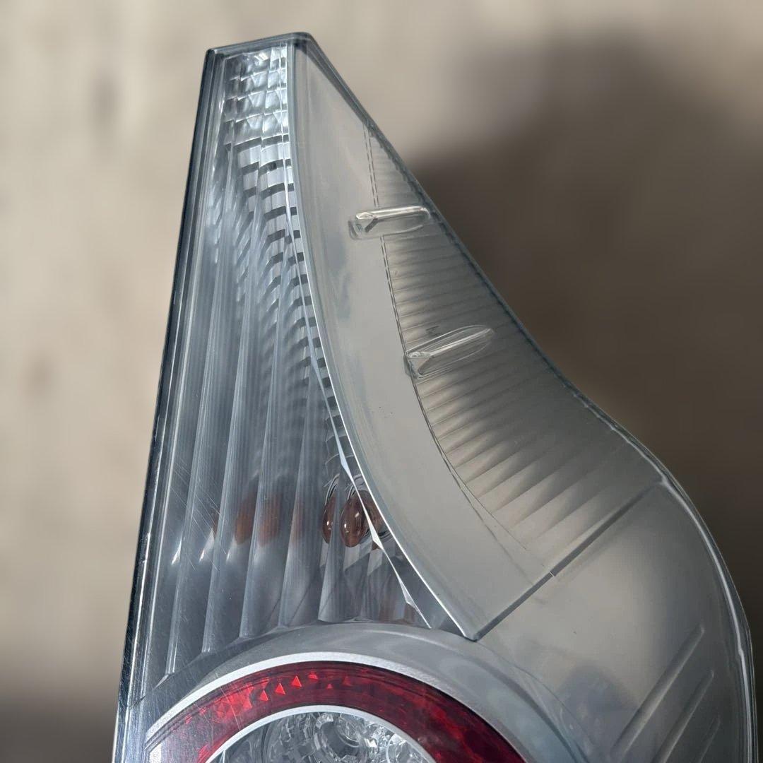 トヨタアクア NHP10 純正 右テールランプ