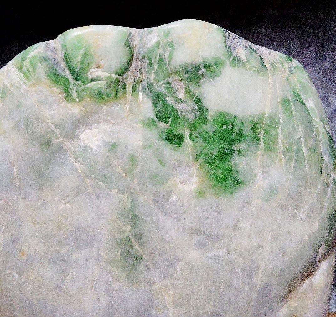 ★翡翠原石★糸魚川硬玉【底カット・ロウカン部有・379ｇ】