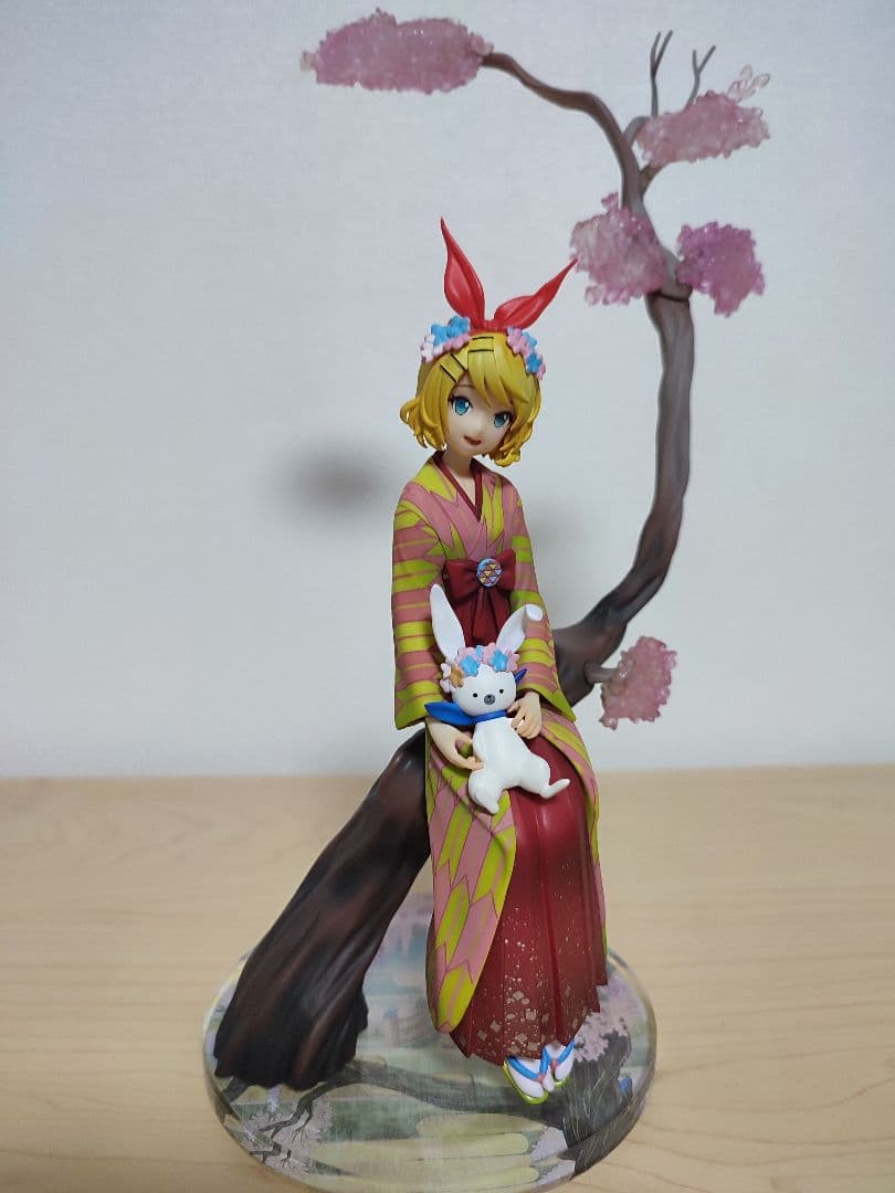 鏡音リン ～花色衣～ 1/8 完成品フィギュア