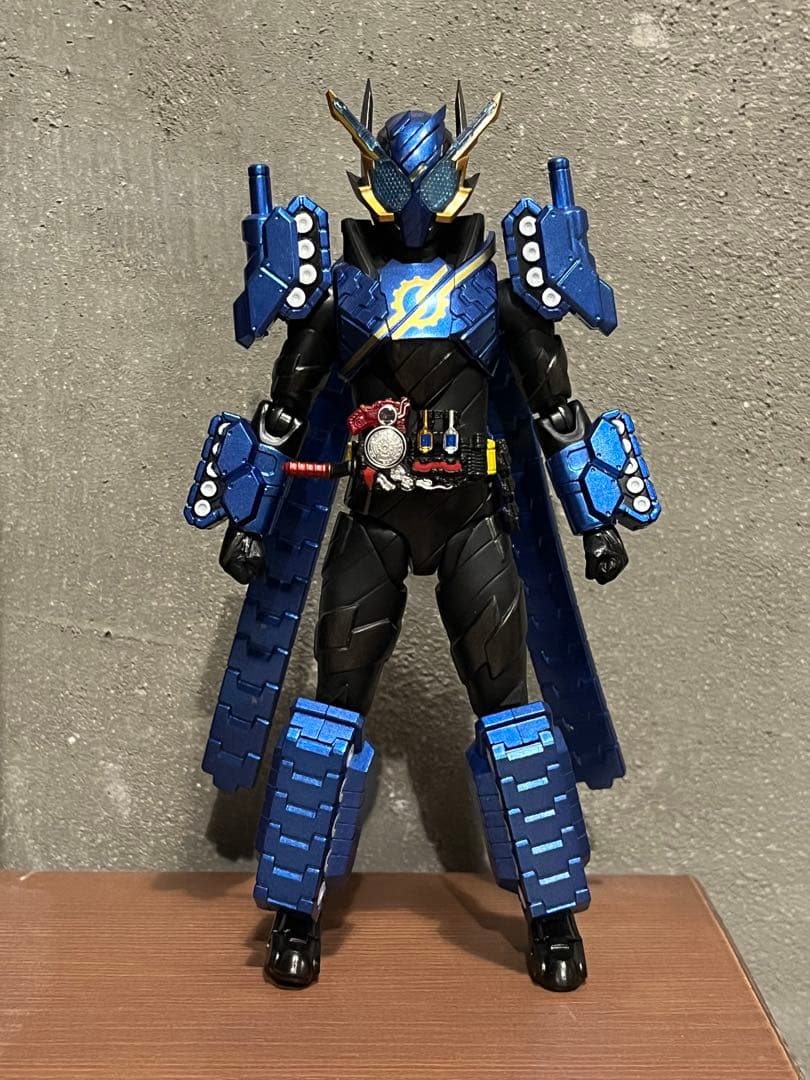 S.H.Figuarts 仮面ライダービルド タンクタンクフォーム