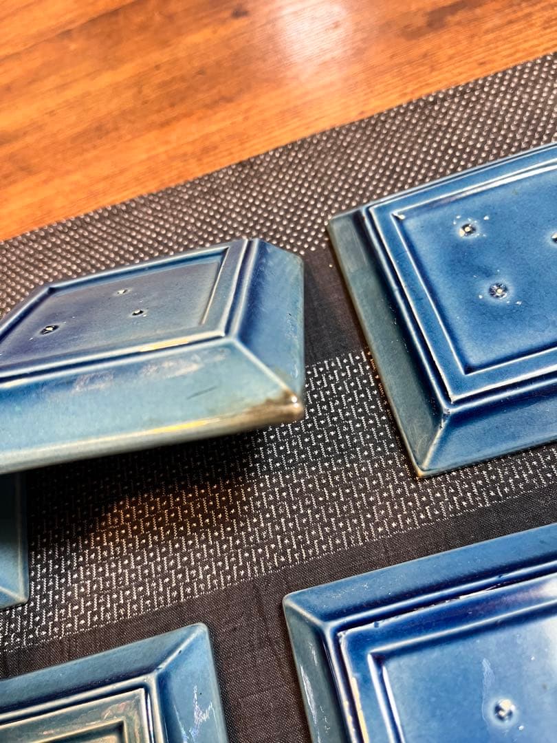 珉平焼 瑠璃釉 小皿 角皿 青 網代文に蔦 豆皿 淡路焼・アンティーク・美術品