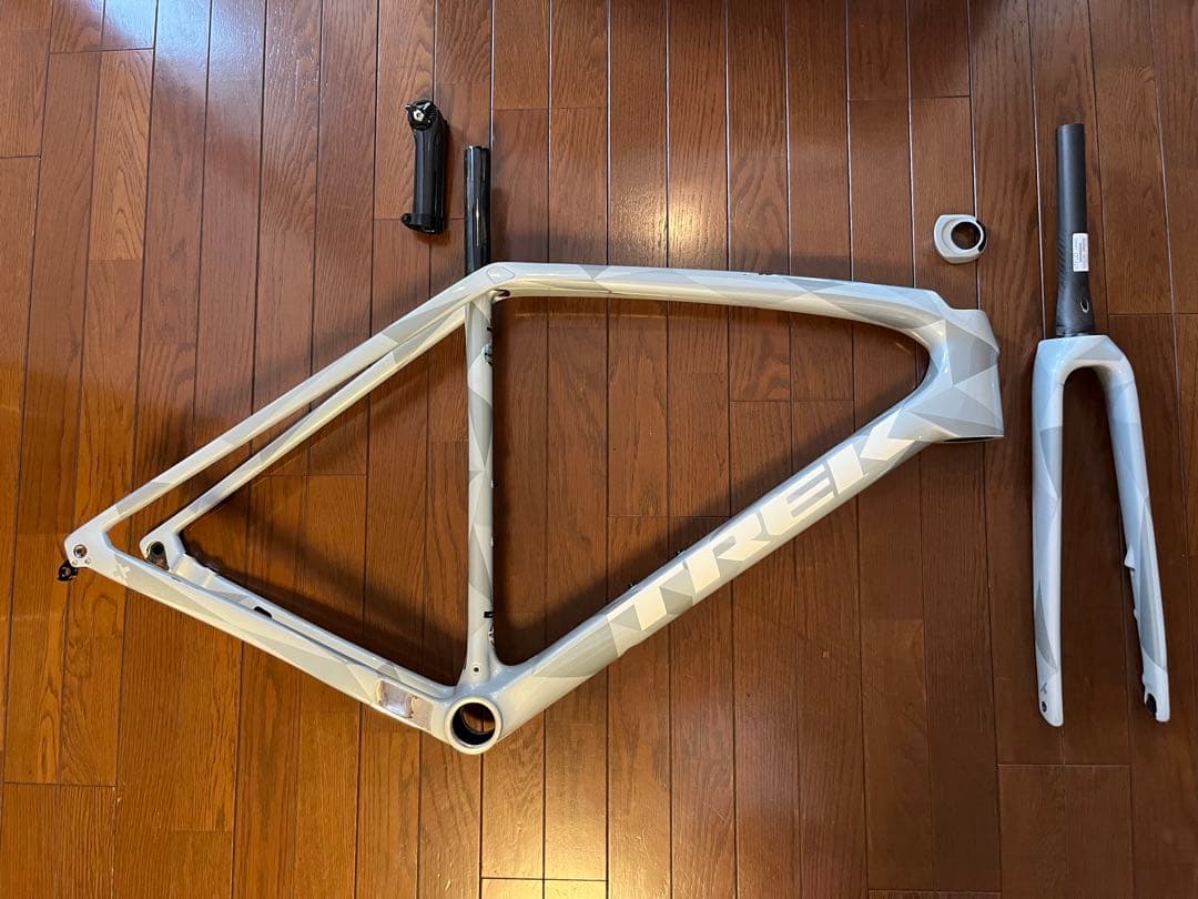 フ*S様 TREK フレームセット 現行モデル　【トップチューブの割れあり】