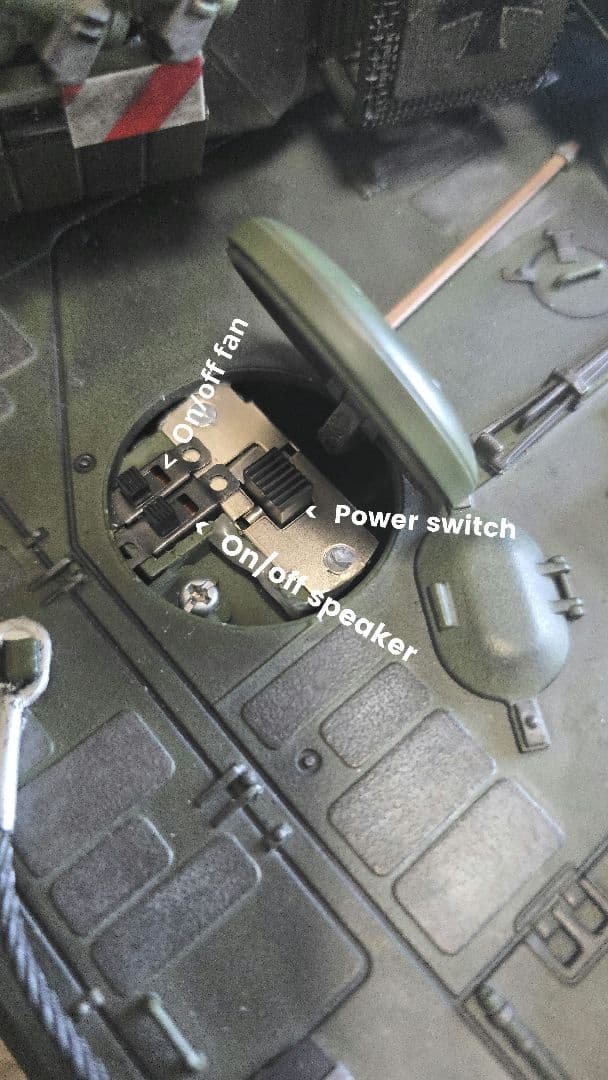 ラジコン 戦車1/16 レオパルド2A6 (Radiolink)