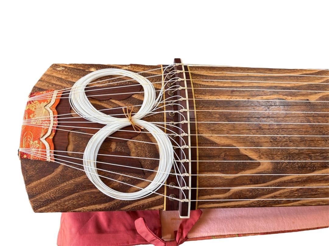 琴　お琴　箏　すだれ彫り　和楽器　13弦　花柄装飾　くり甲　半上角　柱つき