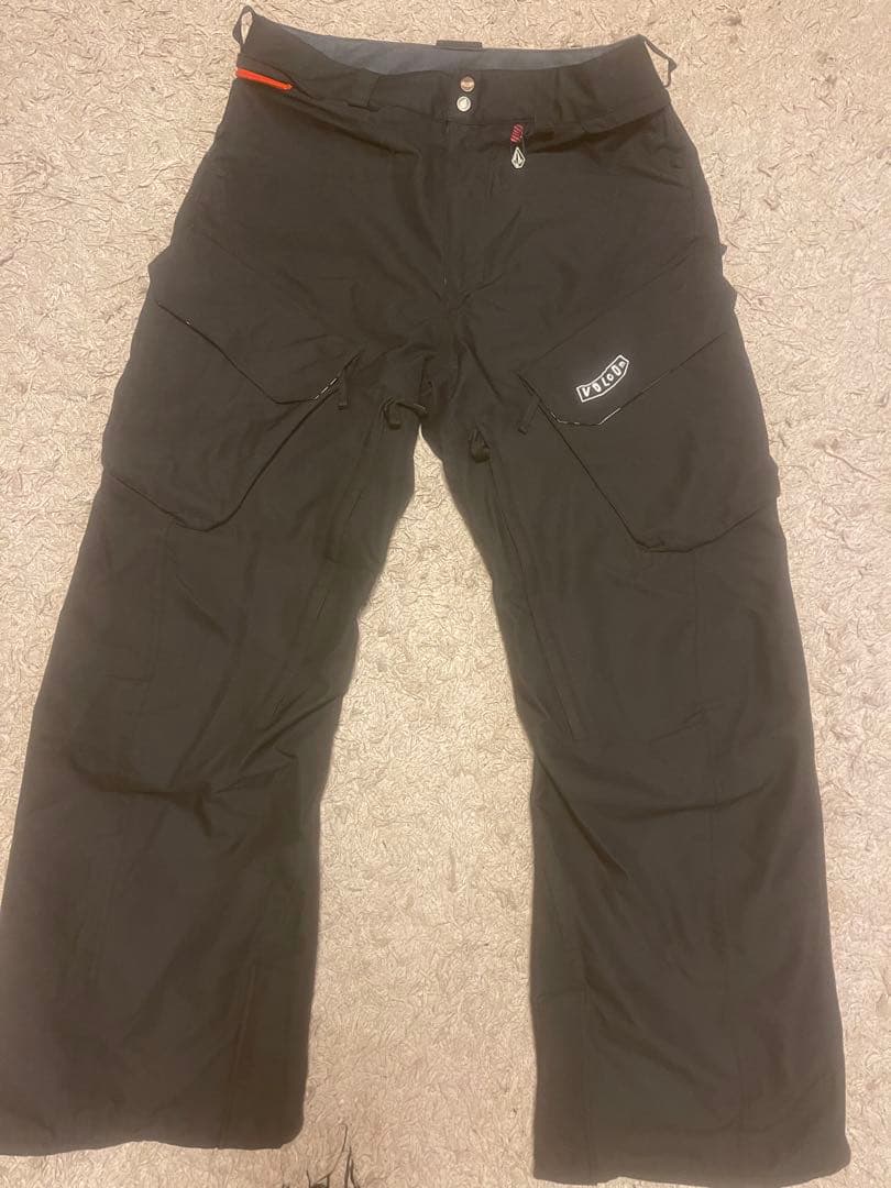 最終特別お値下げ❣️VOLCOMスノーボードウェア Lサイズ 上下セット　暖かい