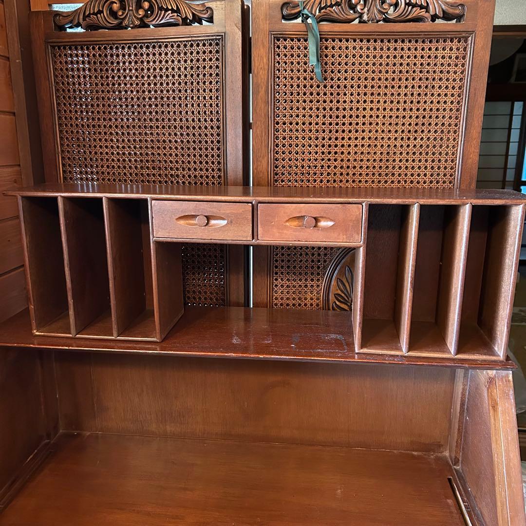 アンティーク家具　ライティングビューロー　彫刻入り