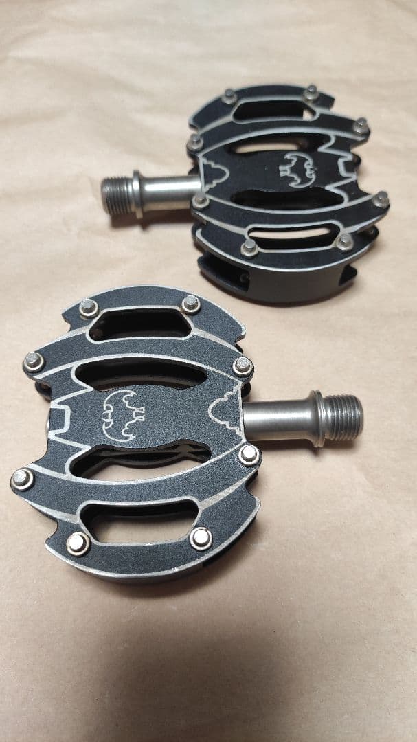 ペダルブラック