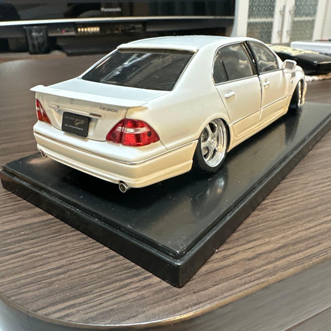 トヨタ 30後期セルシオ ジャンクションブロデュースミニカー 1/24ホワイト