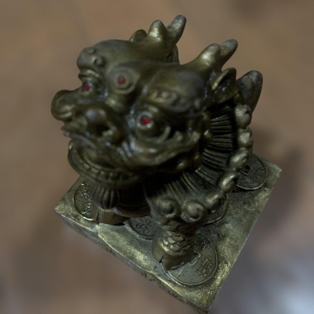 風水⭐︎縁起の良い⭐︎ブロンズの香港の獅子像⭐︎雄雌セットで！赤いお目目が可愛い‼︎
