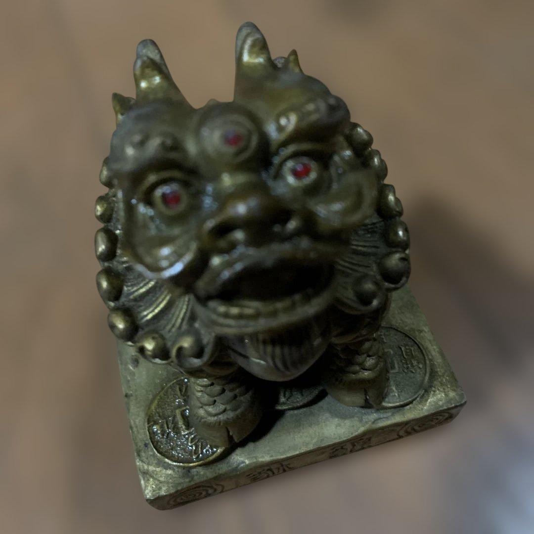 風水⭐︎縁起の良い⭐︎ブロンズの香港の獅子像⭐︎雄雌セットで！赤いお目目が可愛い‼︎