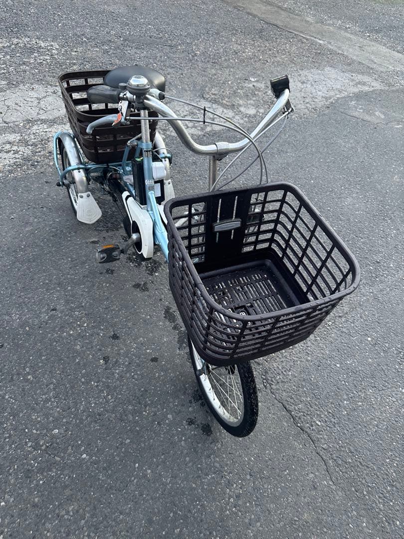 水色の三輪電動アシスト自転車
