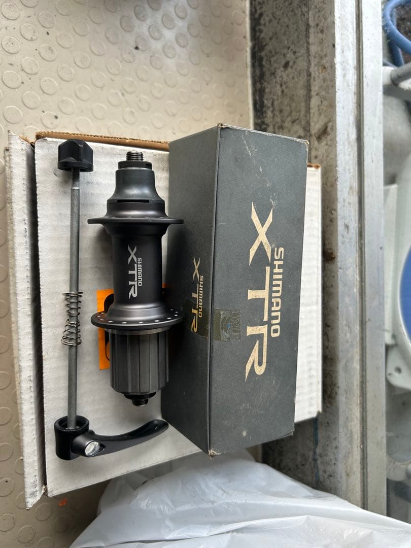 SHIMANO XTR FH-M950 32H 新品未使用！