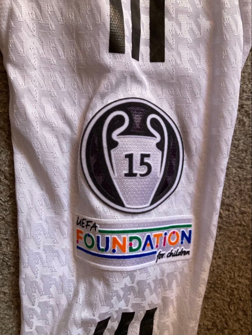 期間限定値下げ！adidas レアル・マドリード　長袖ジャージ　ホワイト