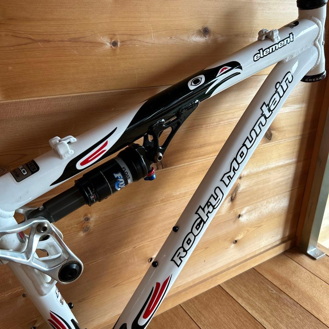 ロッキーマウンテン エレメント トライバル 18インチ