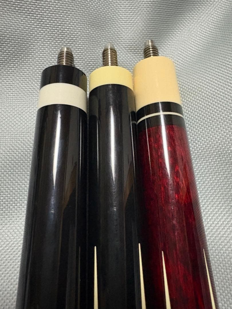 ビリヤードキュー３本 キューケースと付属品 のセット販売です