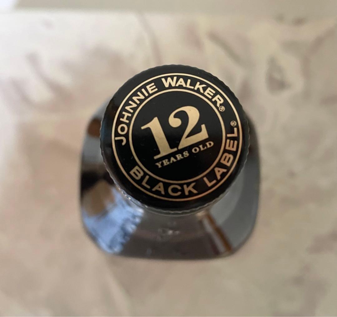 【未開栓】ジョニーウォーカーブラックラベル12年 700ml 箱入り　4本セット