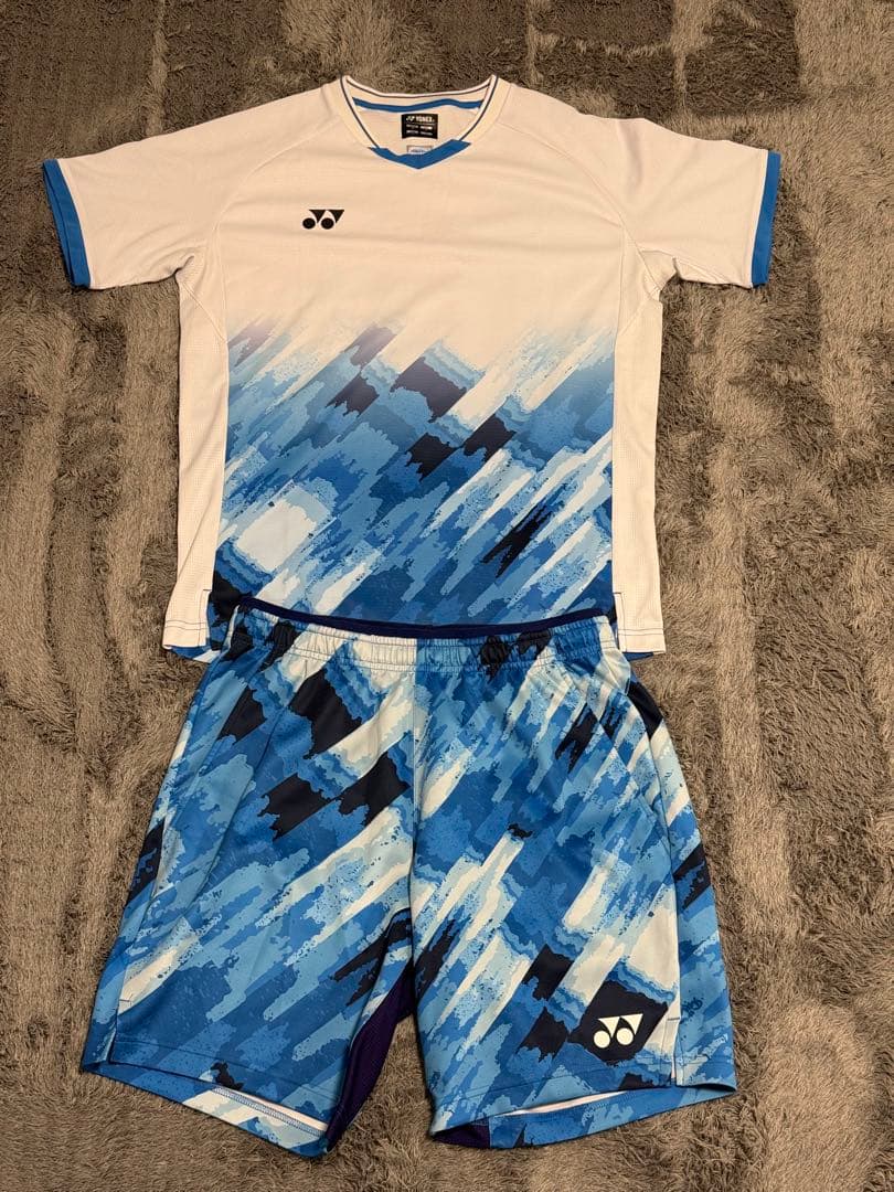 (あーる)YONEX バドミントン ウェアLサイズ 中国代表モデル 上下