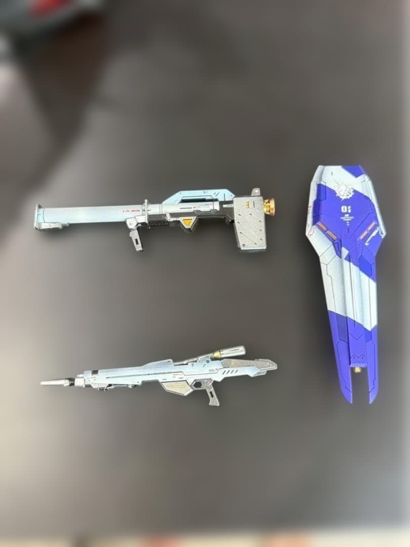 【塗装済】RG Hi-νガンダム＋ハイパー・メガ・バズーカ・ランチャー　完成品