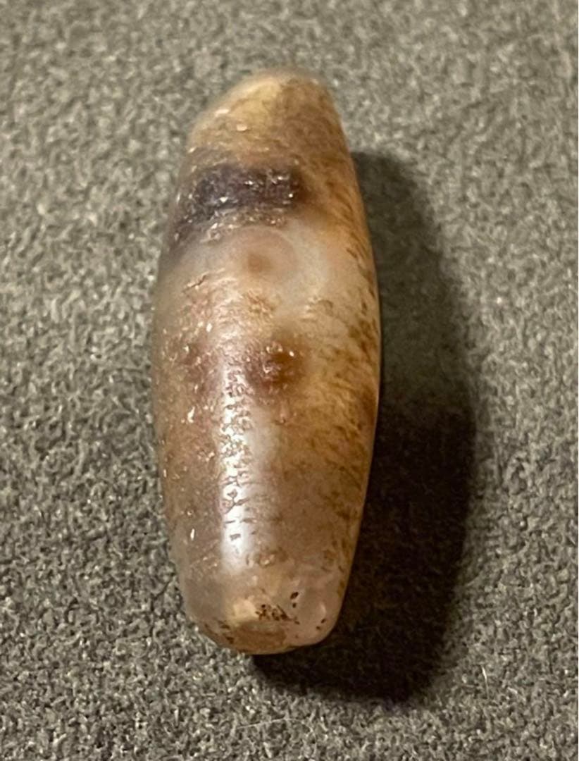 8〜12世紀ごろ　ブータン郊外出土品　古代天珠