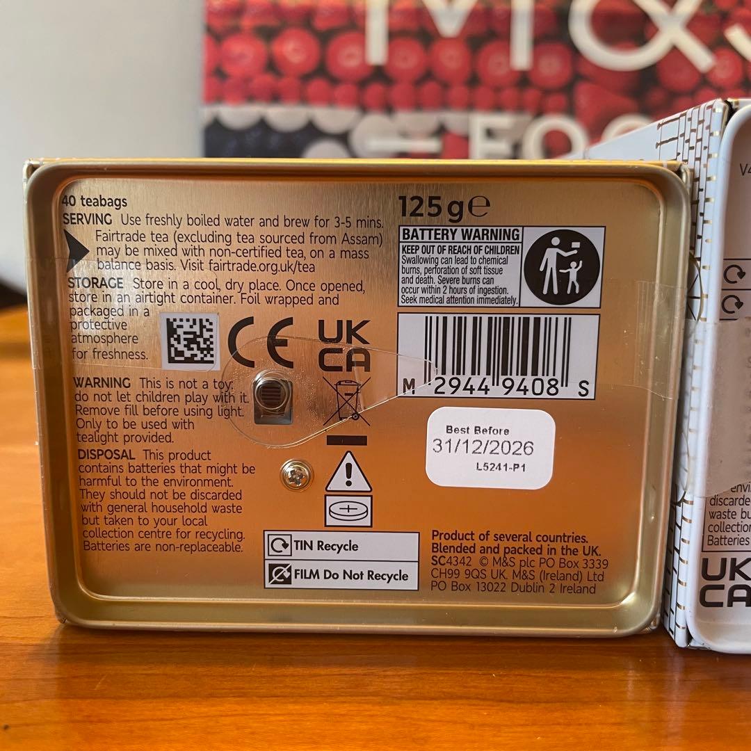 19 M&S クリスマス限定　ビスケット入　ライトアップ缶　全部セット