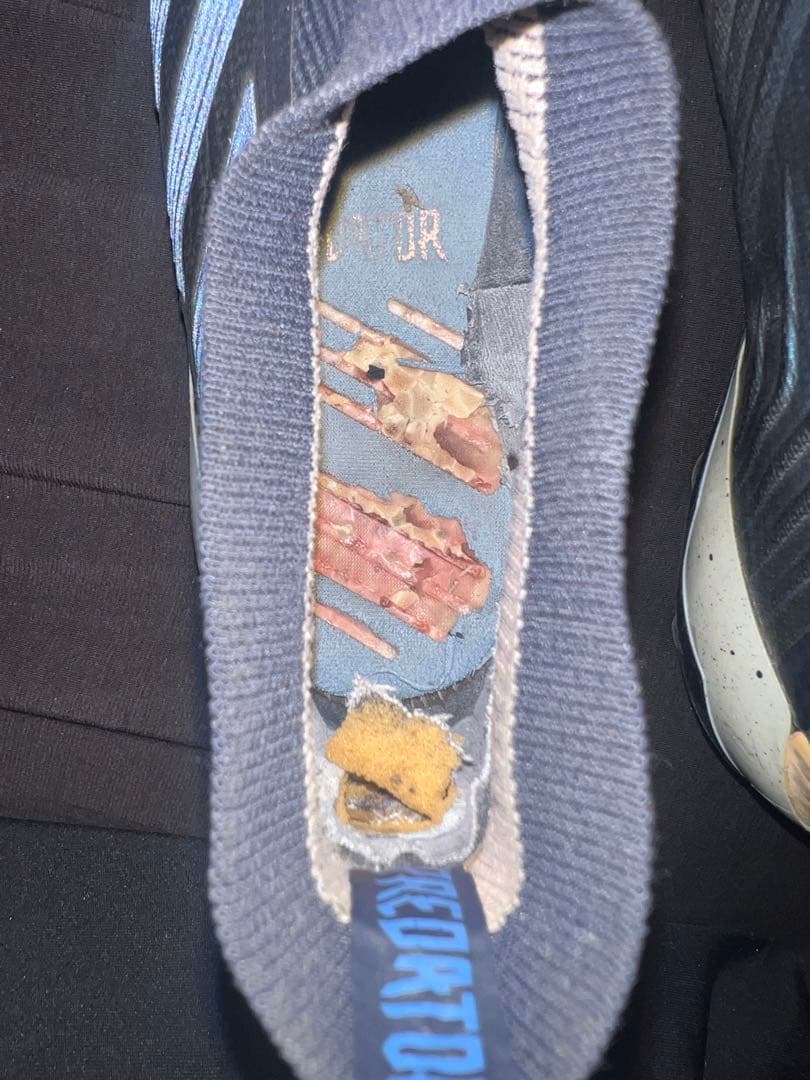 adidas プレデター　FG紐なし