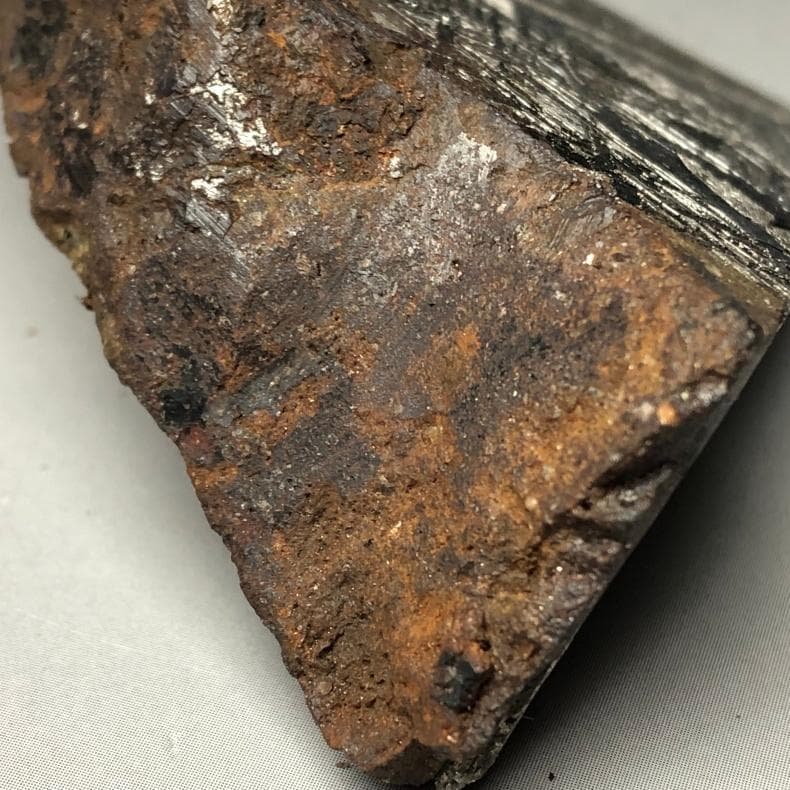 M　隕石 鉄隕石　アルタイ隕石　原皮付き　ナチュラル　原石　重さ約153ｇ