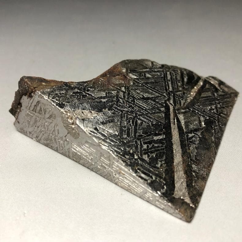 M　隕石 鉄隕石　アルタイ隕石　原皮付き　ナチュラル　原石　重さ約153ｇ