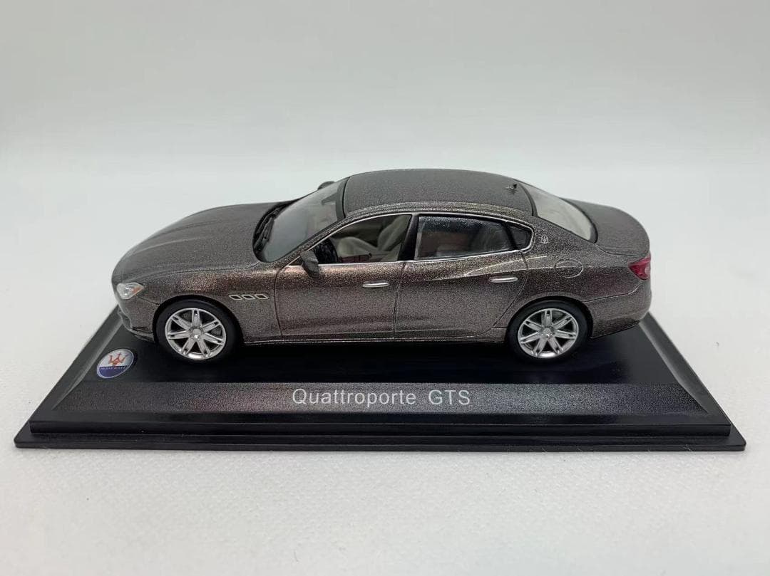 402-407 1/43 マセラティ Quattroporte GTS